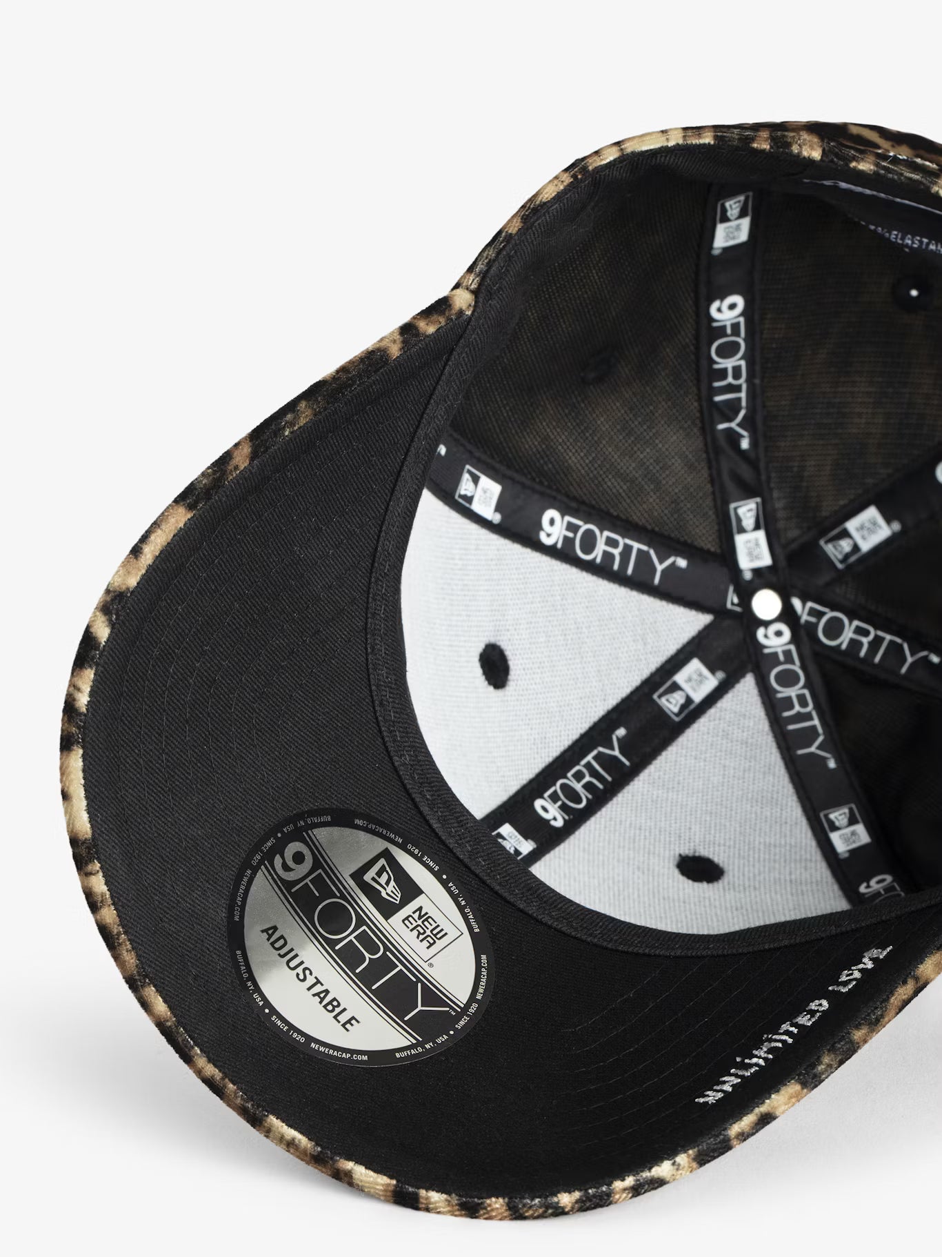 NEW ERAxZV - LEO AMOUR CAP