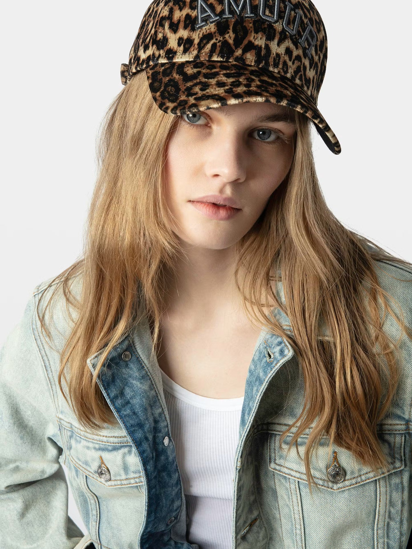NEW ERAxZV - LEO AMOUR CAP