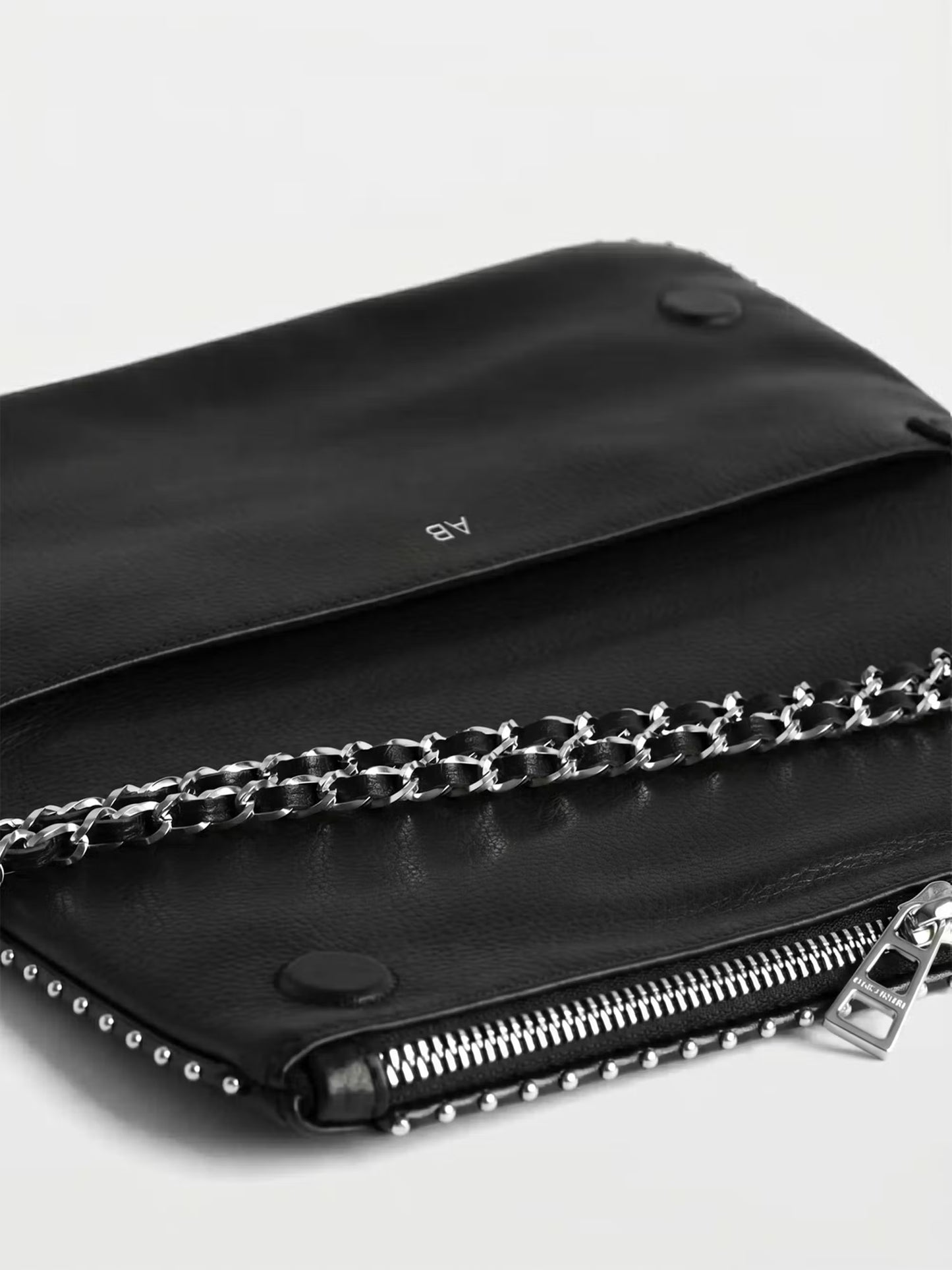 ROCK GRAINED LEATHER   STUDS